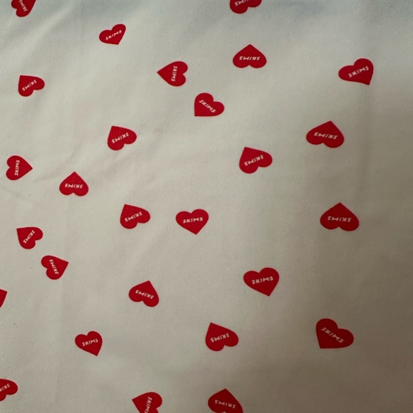 SKIMS Valentine’s Day crop tshirt - Picture 5 of 7